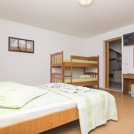 Apartments With A Parking Space Brela, Makarska - 11687 Habitación foto