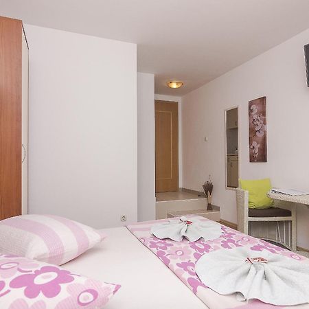 Apartments With A Parking Space Brela, Makarska - 11687 Habitación foto