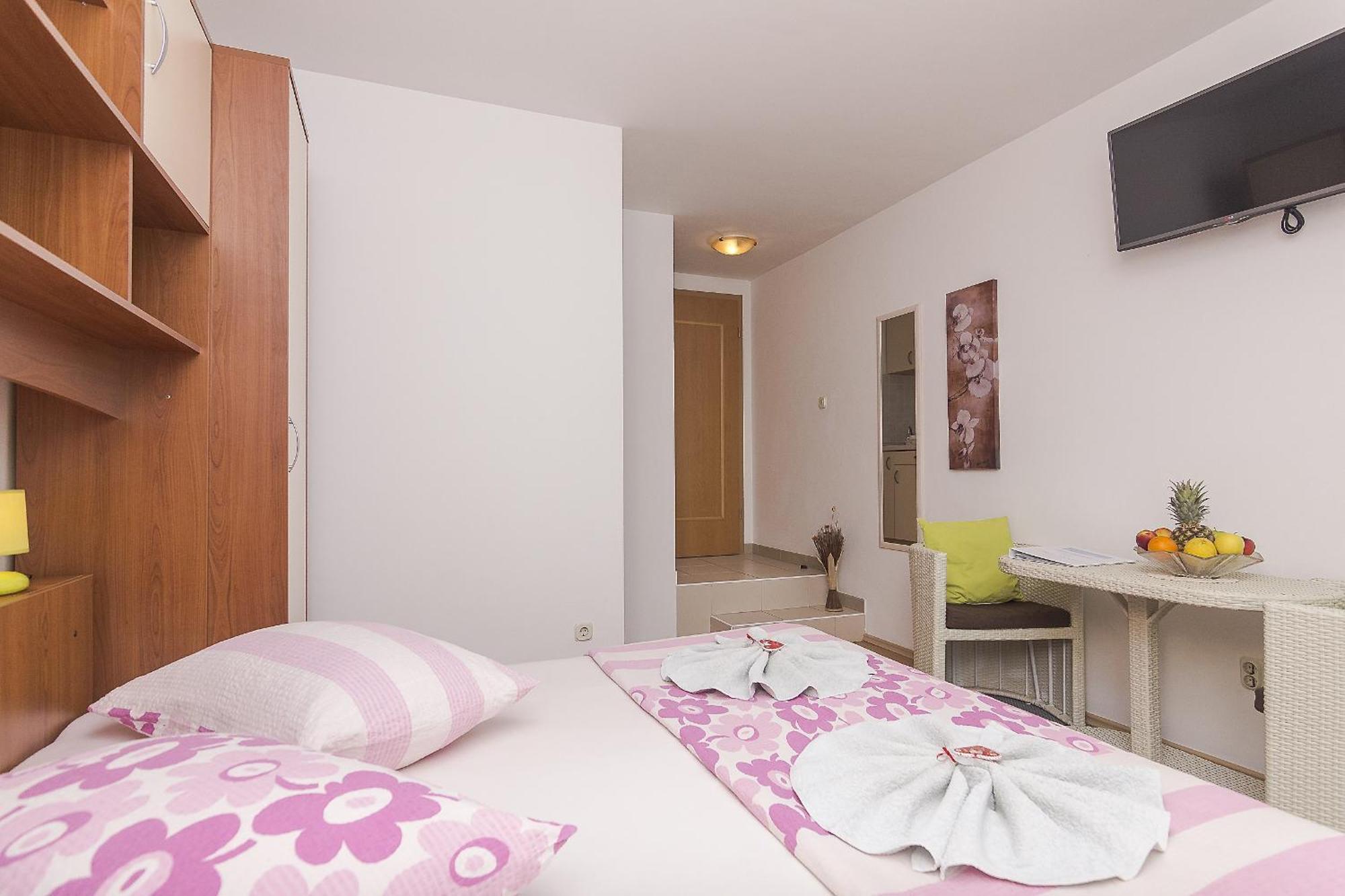 Apartments With A Parking Space Brela, Makarska - 11687 Habitación foto