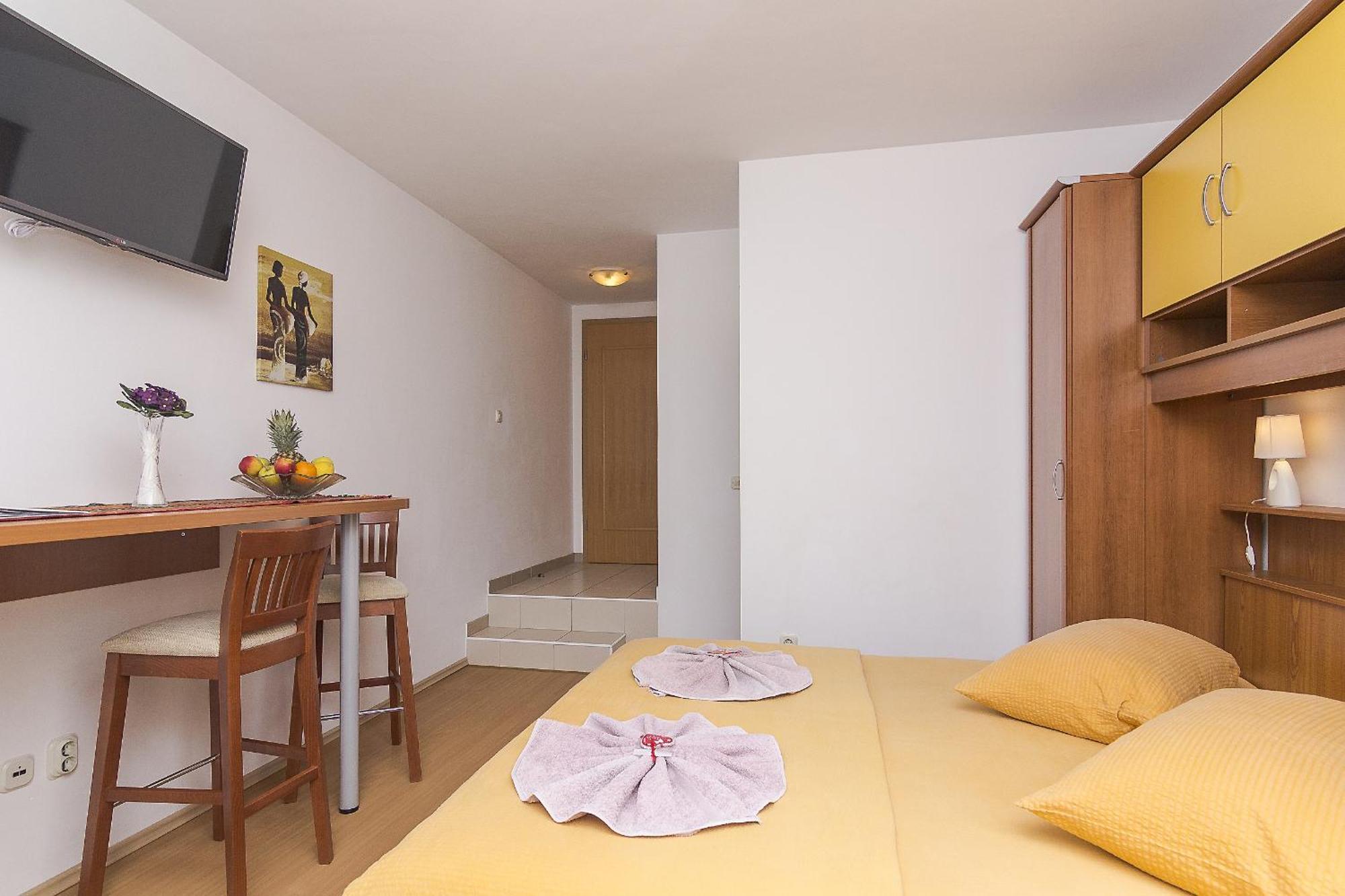 Apartments With A Parking Space Brela, Makarska - 11687 Habitación foto