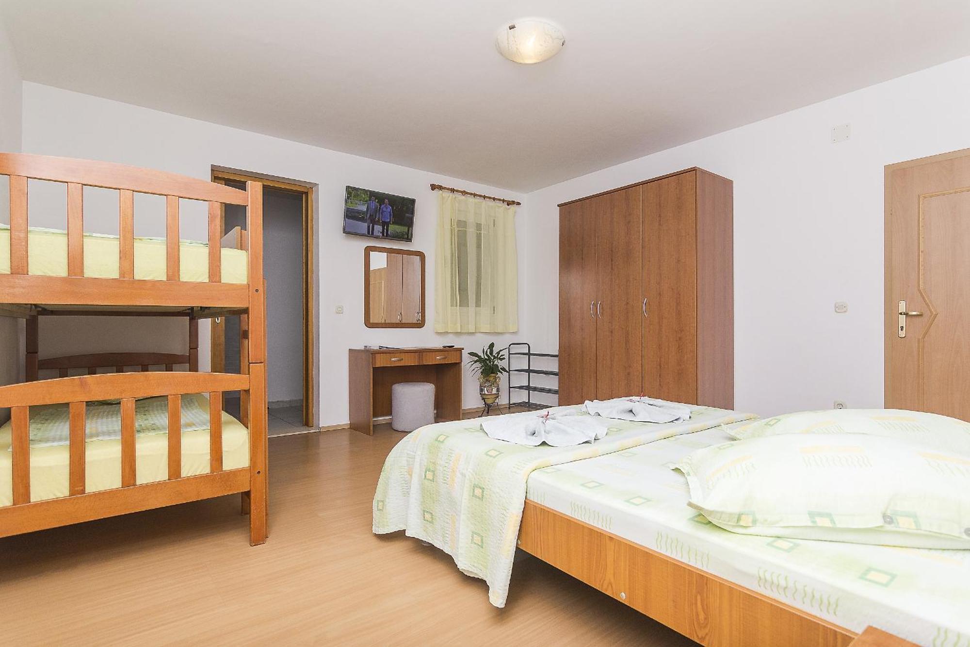 Apartments With A Parking Space Brela, Makarska - 11687 Habitación foto